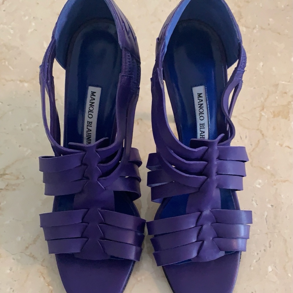 MANOLO BLAHNIK Purple leather
